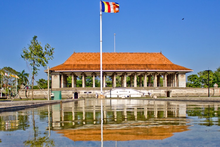 sri-lanka-christi-tours-sri-lanka-day-tours-colombo-Independence-Square